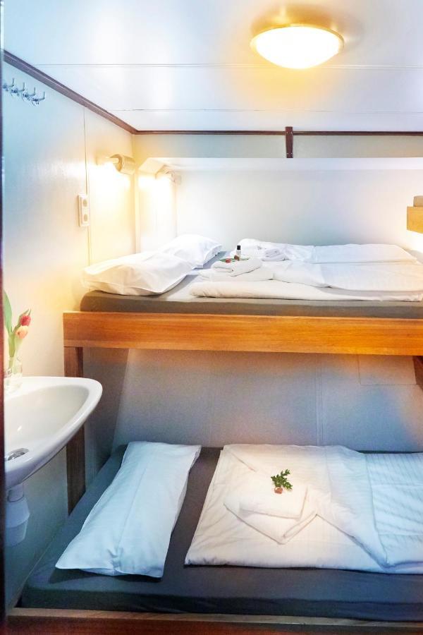 Hotel Segelschiff Loth Lorien Hamburgo Exterior foto