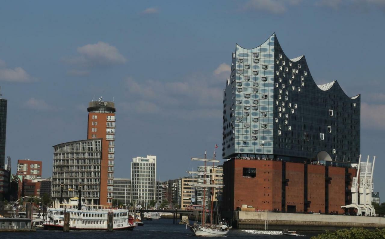 Hotel Segelschiff Loth Lorien Hamburgo Exterior foto