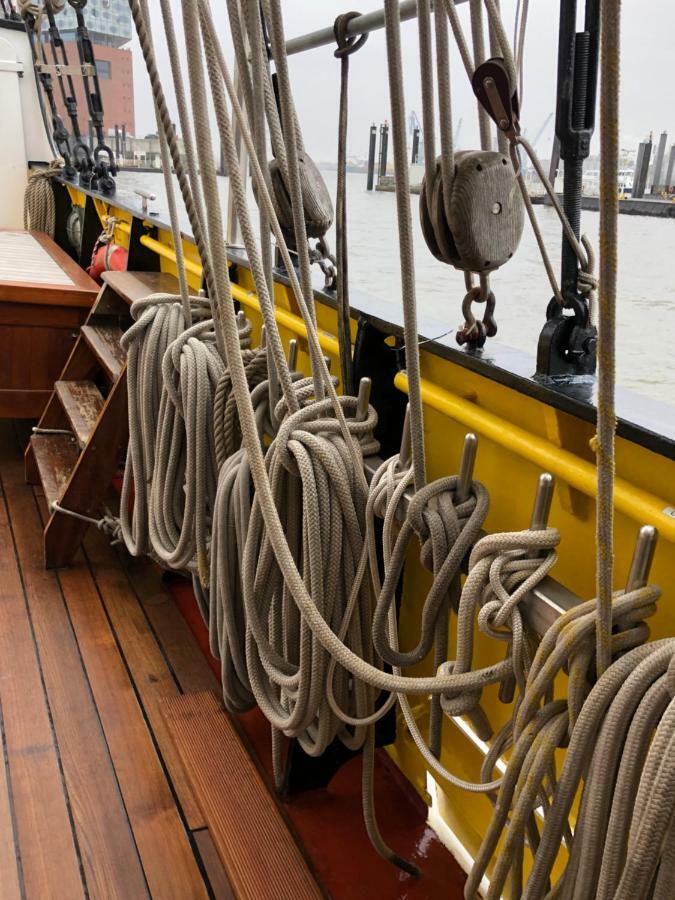 Hotel Segelschiff Loth Lorien Hamburgo Exterior foto