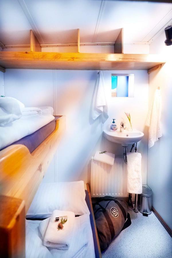 Hotel Segelschiff Loth Lorien Hamburgo Exterior foto