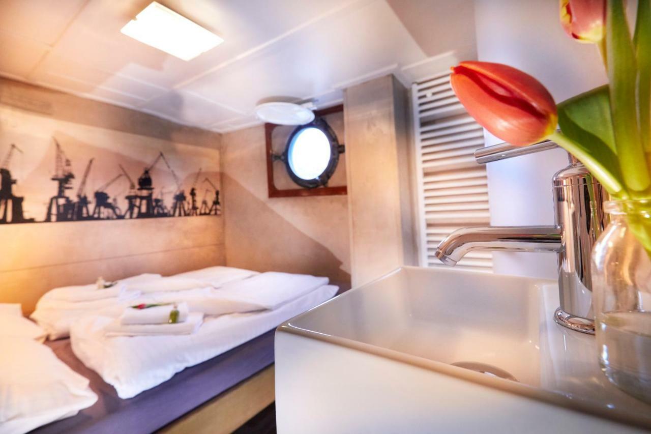 Hotel Segelschiff Loth Lorien Hamburgo Exterior foto