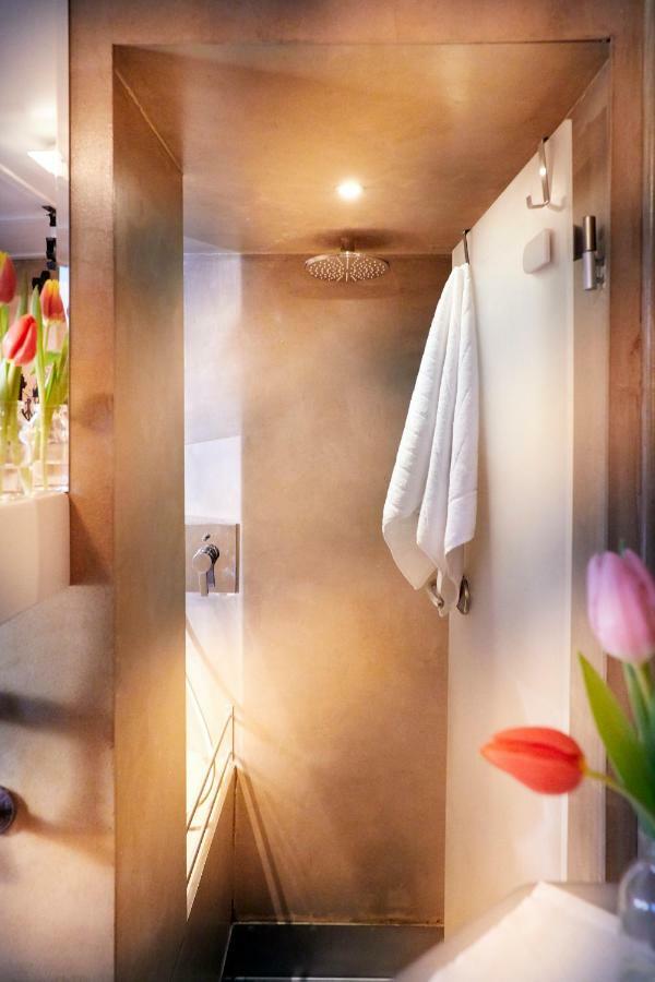 Hotel Segelschiff Loth Lorien Hamburgo Exterior foto