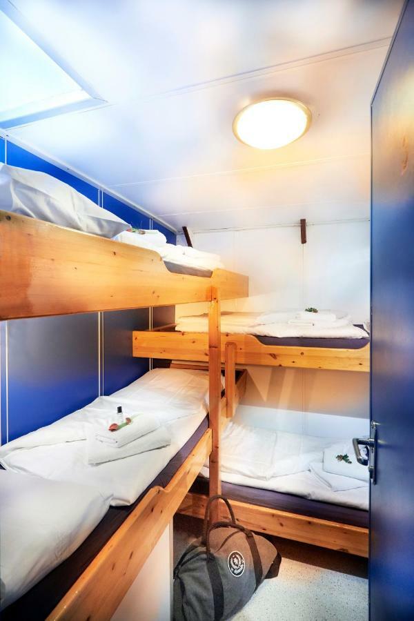 Hotel Segelschiff Loth Lorien Hamburgo Exterior foto