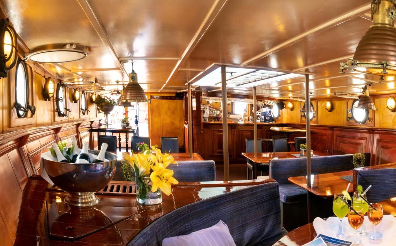 Hotel Segelschiff Loth Lorien Hamburgo Exterior foto