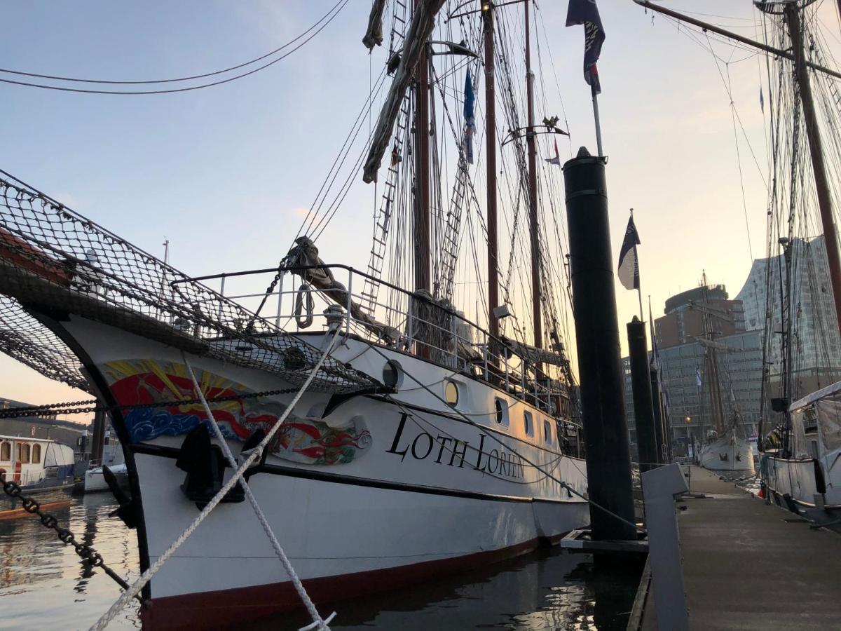 Hotel Segelschiff Loth Lorien Hamburgo Exterior foto