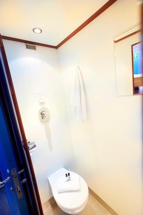 Hotel Segelschiff Loth Lorien Hamburgo Habitación foto